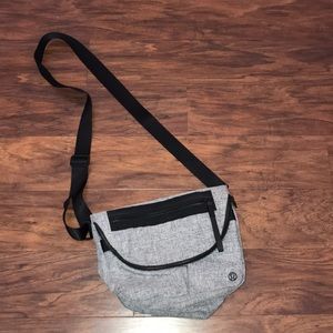 EUC LULULEMON heathered grey festival bag
